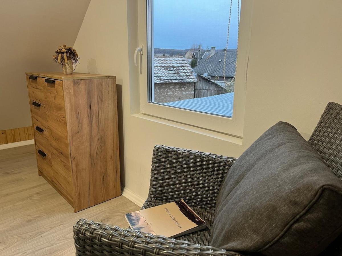 Tejfeles Vendeghaz Apartman Porva Kültér fotó