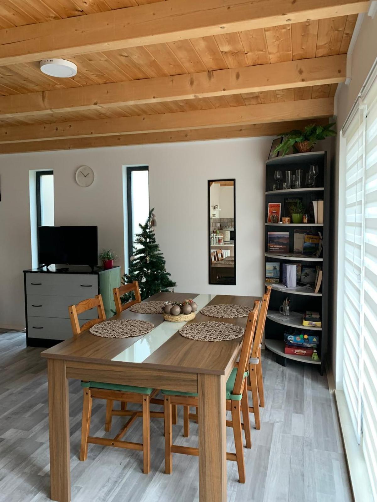 Tejfeles Vendeghaz Apartman Porva Kültér fotó